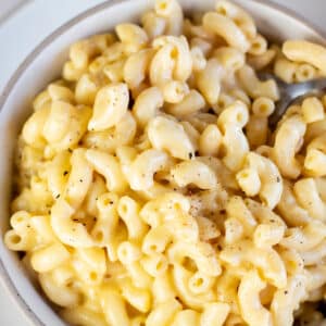 Square image of instant pot mac and cheese.