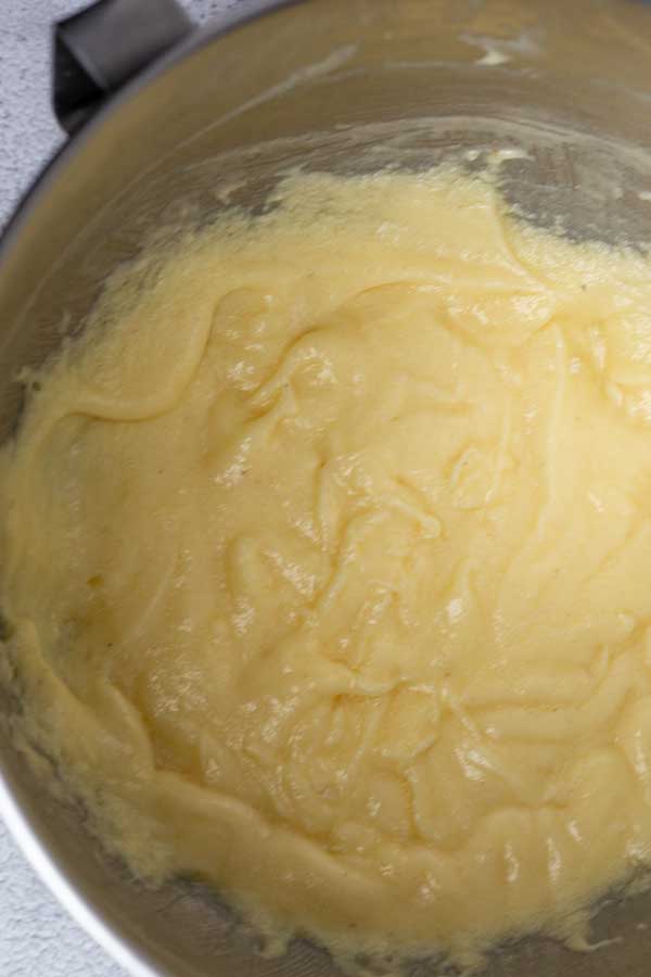 Elaborare l'immagine 5 che mostra la base di crema pasticcera.