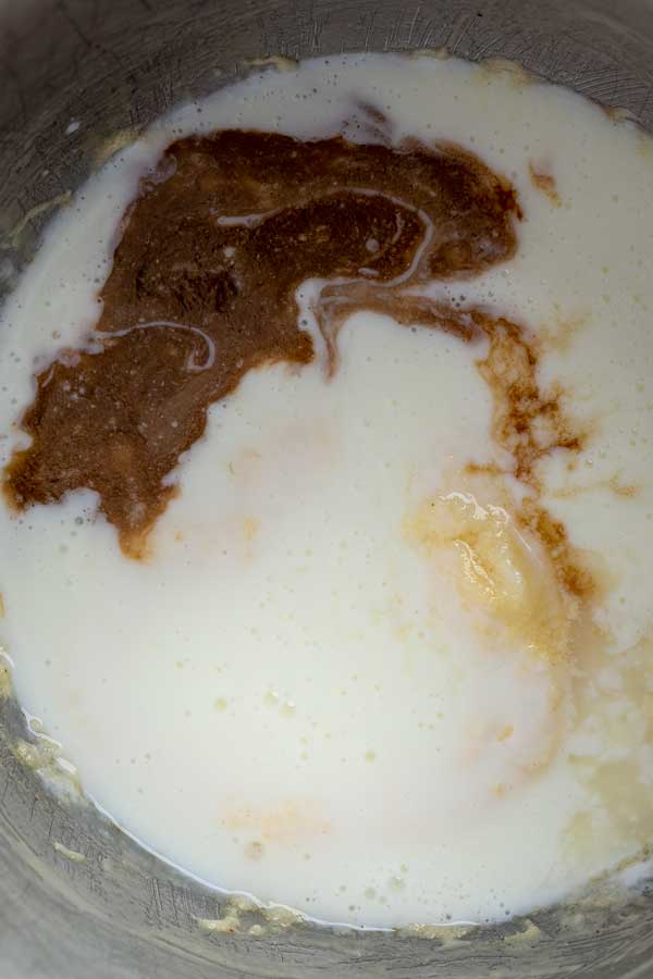 追加されたバターミルクを示すプロセス画像 6。