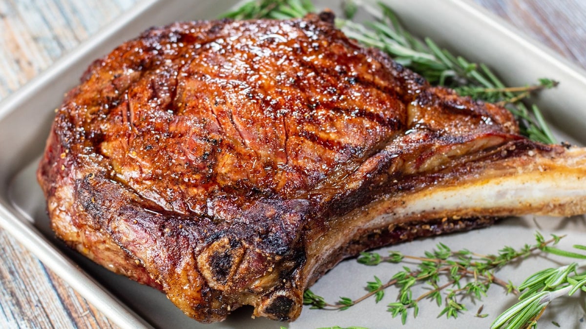 Grilled Tomahawk Ribeye: Juicy & Delicious Reverse Seared Steak