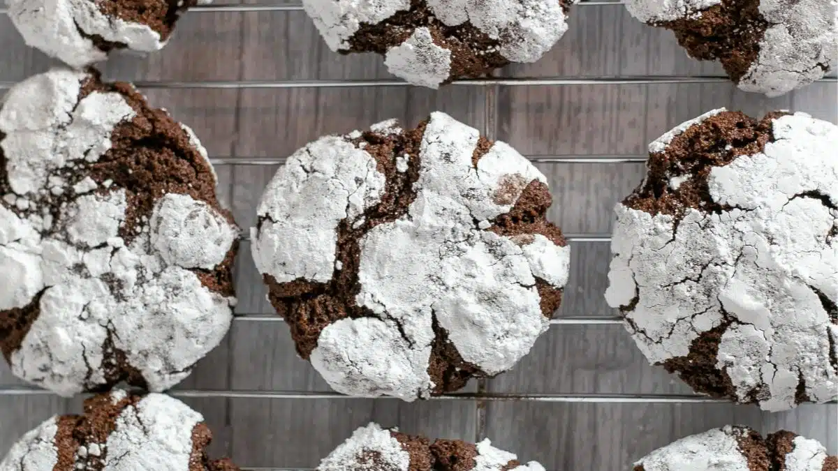 Easy chocolate crinkle cookies with perfectly crisped outside and crackling surface.