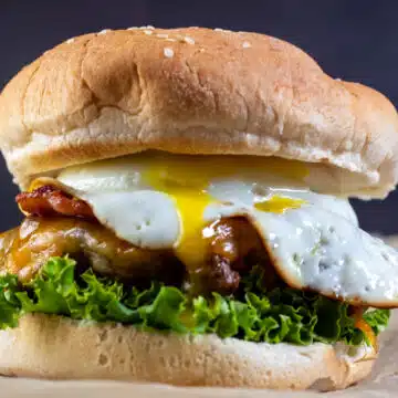 Wide image of an egg burger.