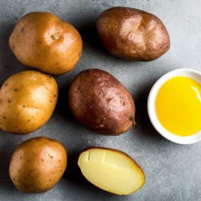 Immagine quadrata di diversi tipi di patate.