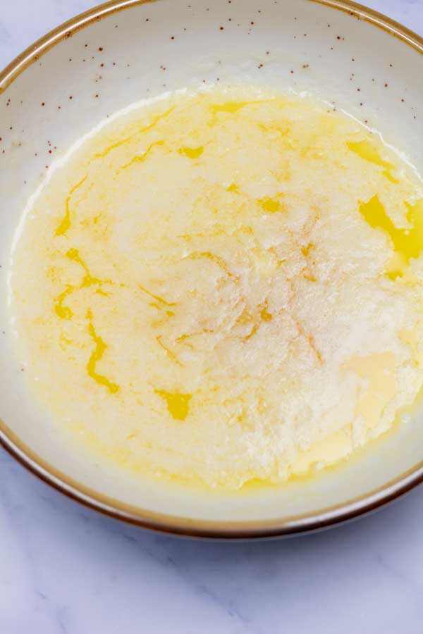 Imagen de proceso 2 que muestra mantequilla derretida.