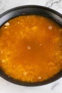 Parmesan orzo işlemi fotoğraf 2 et suyu ekleyin.