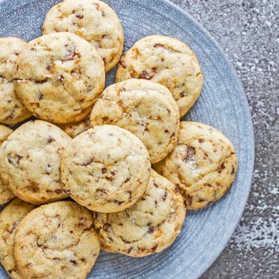 बटर क्रंच कुकीज़ की चौकोर छवि।