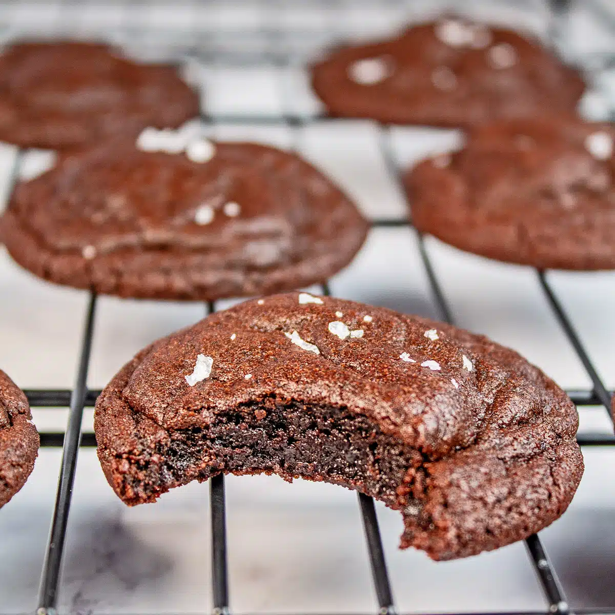 チョコレートクッキーの正方形のイメージ。