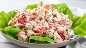 Gambar lebar salad lobster.