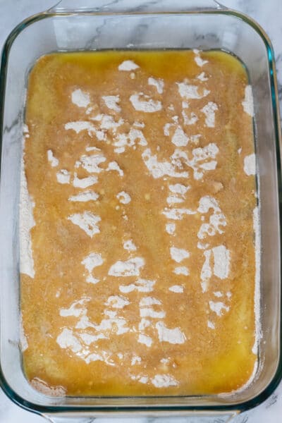 Processe a imagem 3 mostrando a adição de manteiga derretida.