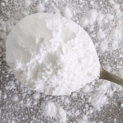 Square image of powdered sugar.
