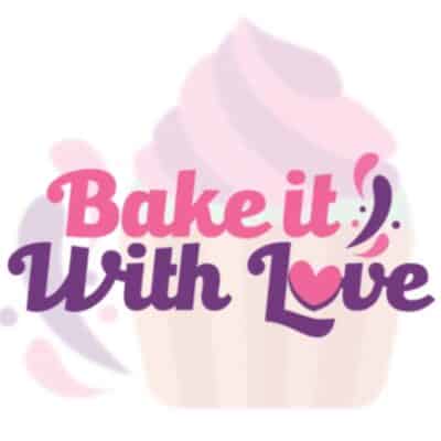 Bake It With Love kvadratisk kategoribillede til butikken, teamsiden og billeddelingssiderne.