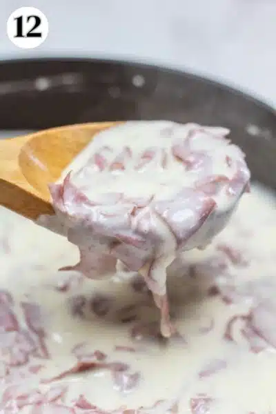 Creamed chipped beef on toast process photo 12 serve while hot.