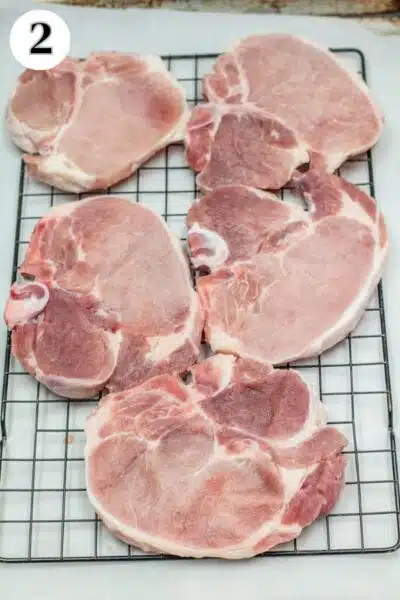 Broiled pork chops process photo 2 arrange the pork chops on a broiler pan or rack or baking sheet.