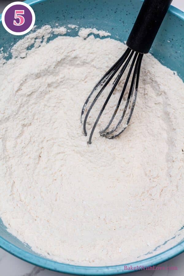 Tropical fruit scones process photo 2 whisk the dry ingredients to mix.